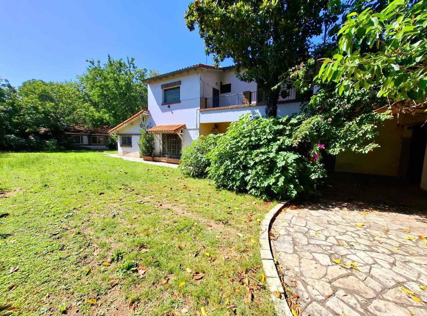 CASA 5 AMBIENTES VENTA LOMAS DE ZAMORA LOTE 800M2
