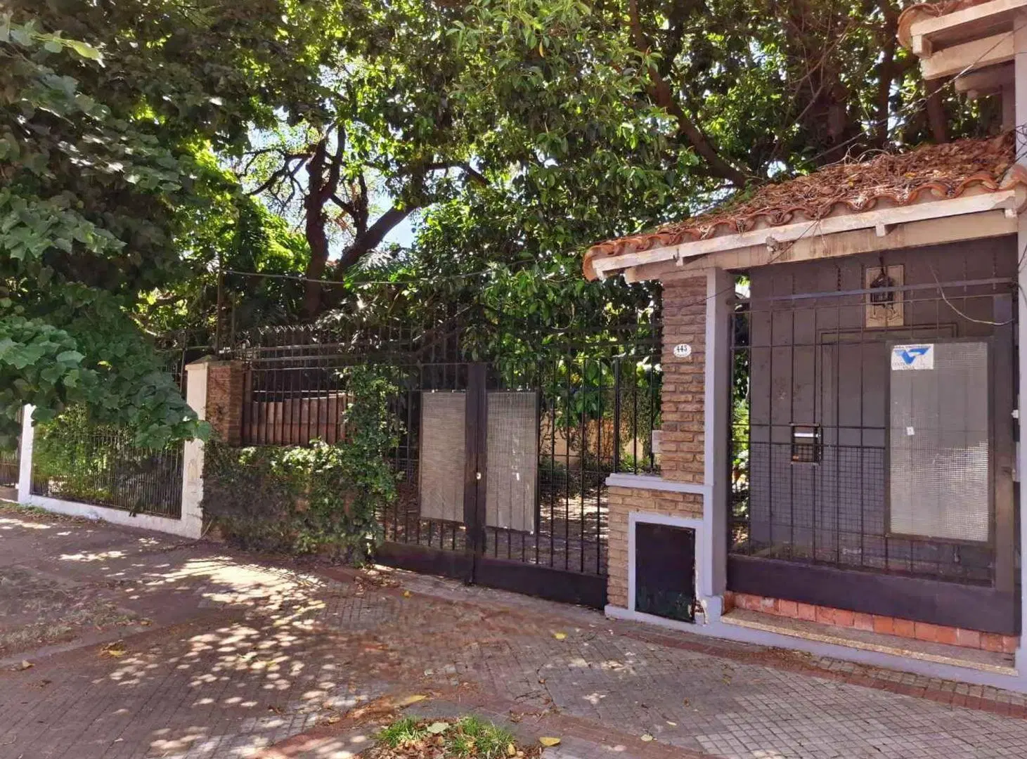 CASA 5 AMBIENTES VENTA LOMAS DE ZAMORA LOTE 800M2 2