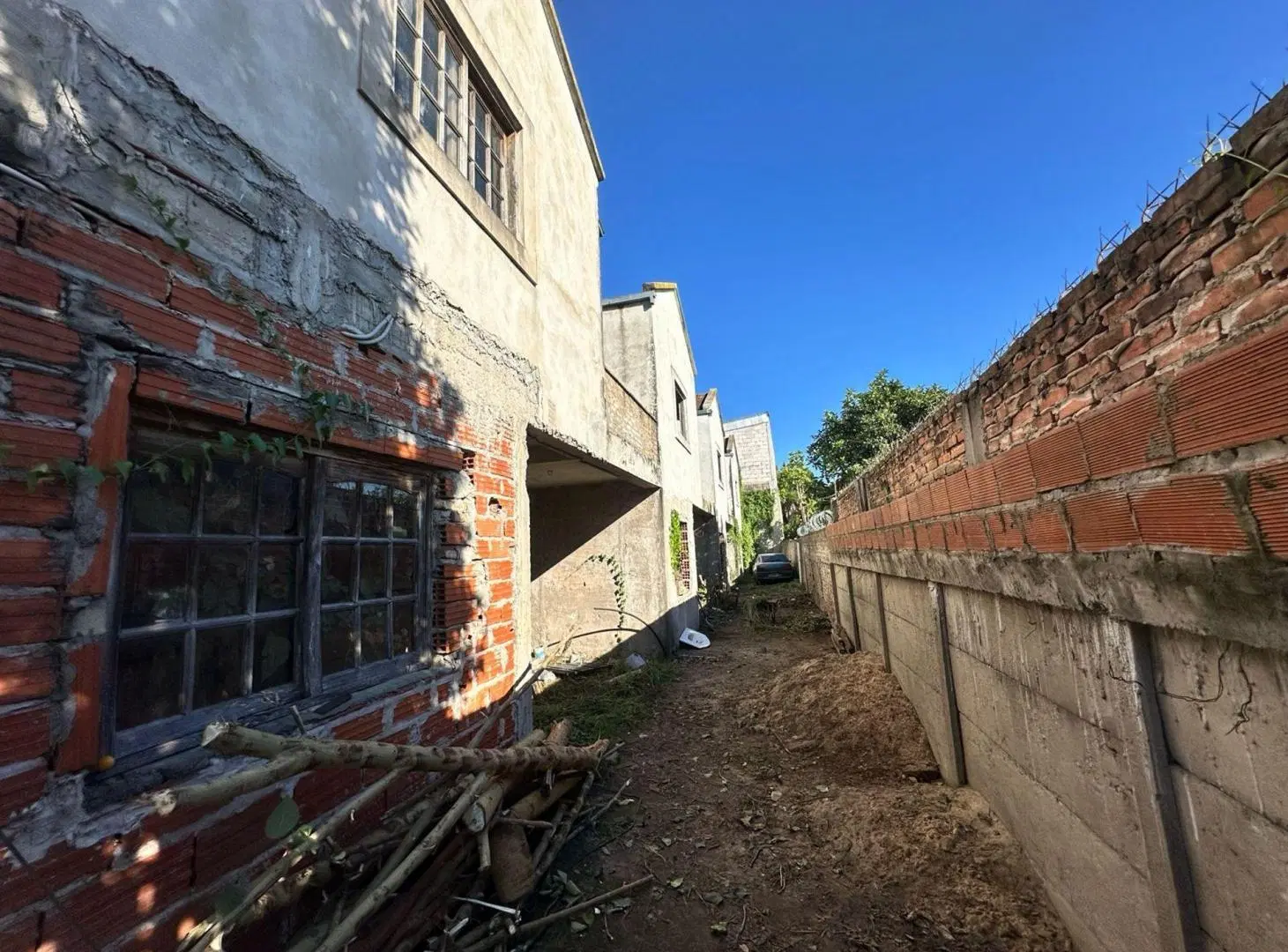 LOTE CON 4 CONSTRUCCIONES TIPO DUPLEX EN VENTA 2