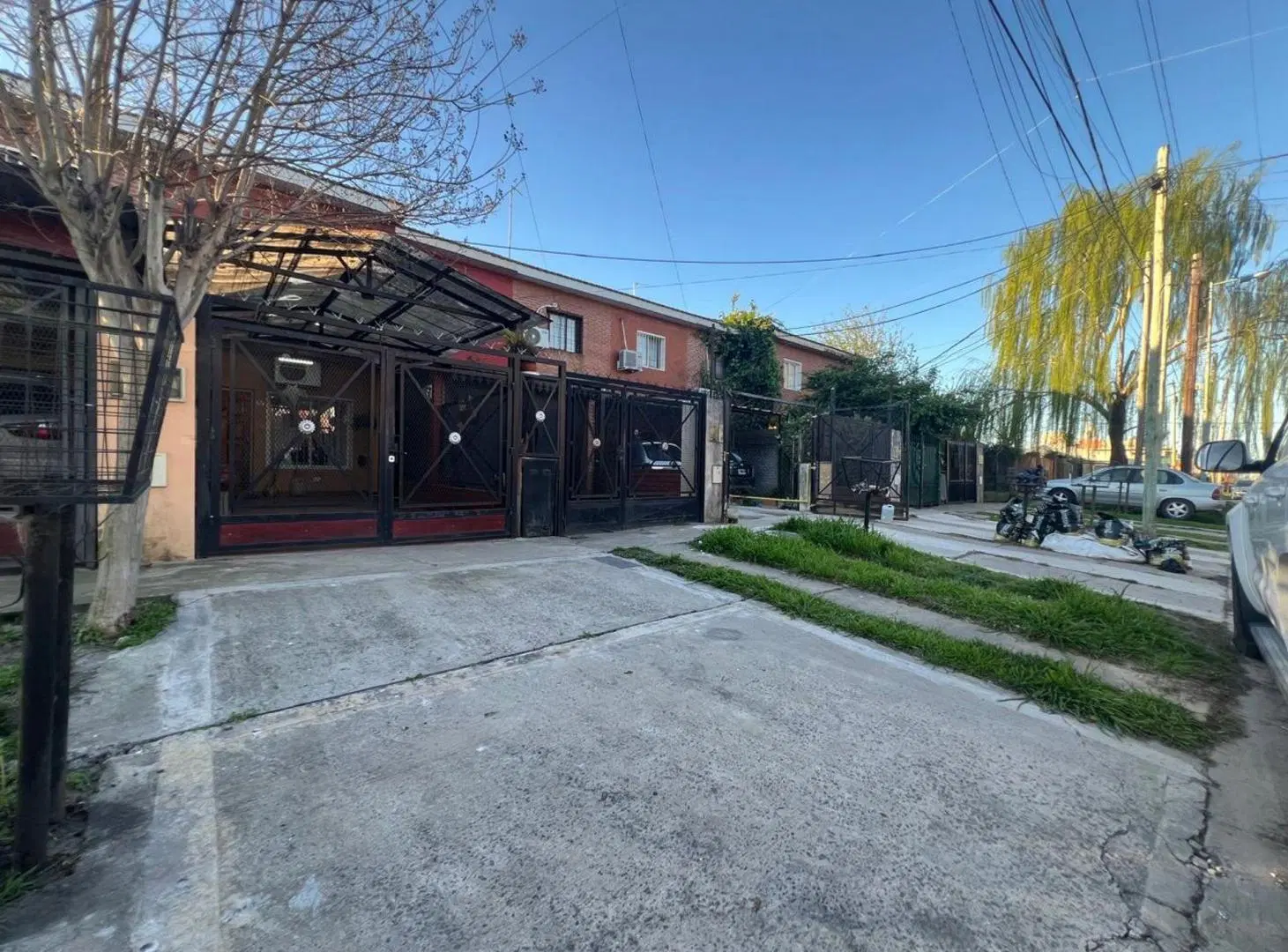 CASA 3 AMBIENTE VENTA GLEW C/GARAGE PATIO PARRILLA 2
