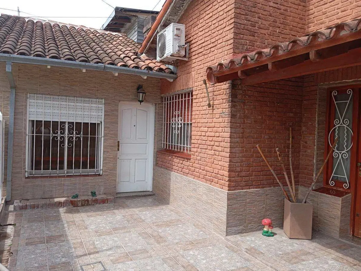 CASA VENTA 3 DORMITORIOS ALTE.BROWN GARAGE Y FONDO 2