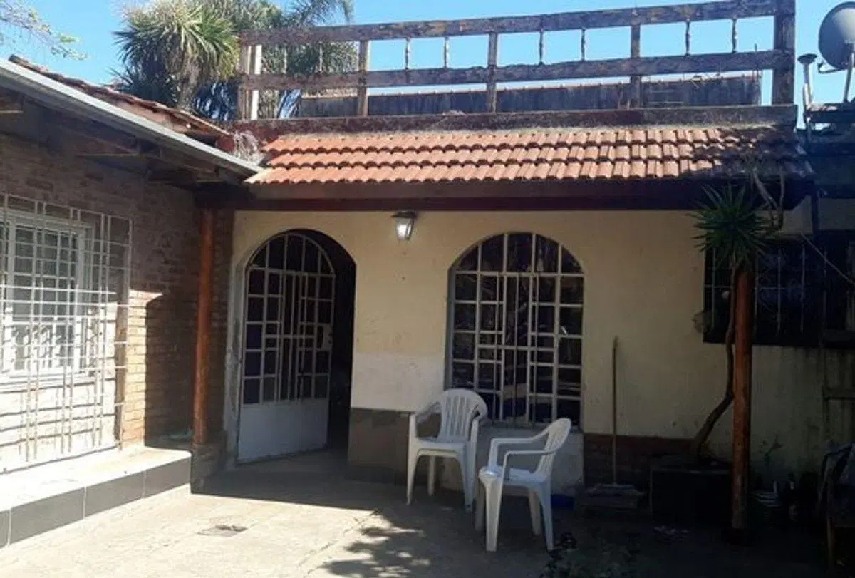 CASA 4 AMBIENTES EN VENTA EN BURZACO 5