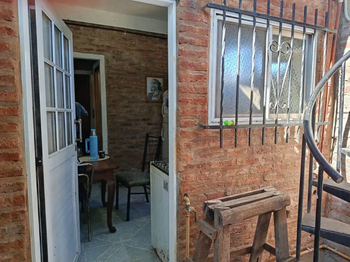 CASA CON DEPARTAMENTOS VENTA GLEW CON FONDO 2
