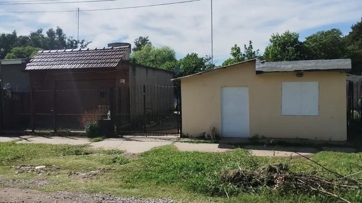CASA Y LOCAL VENTA BURZACO FONDO LIBRE 4