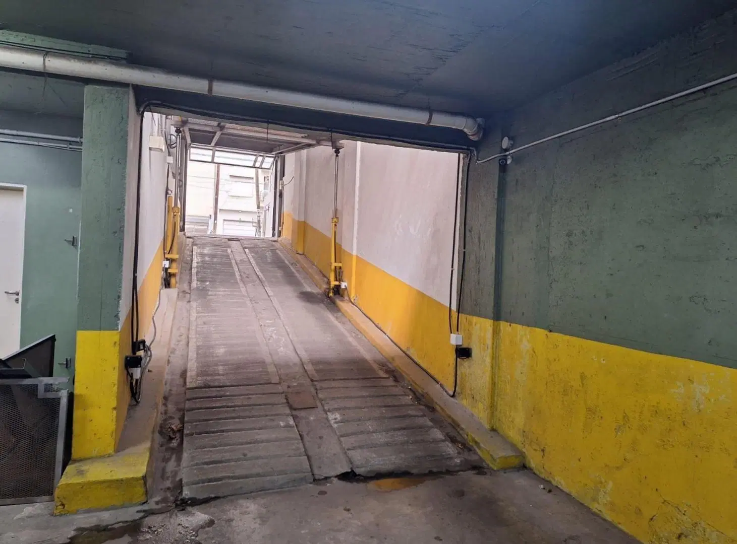 COCHERA VENTA SUBSUELO LOMAS DE ZAMORA 12,50 M2 4