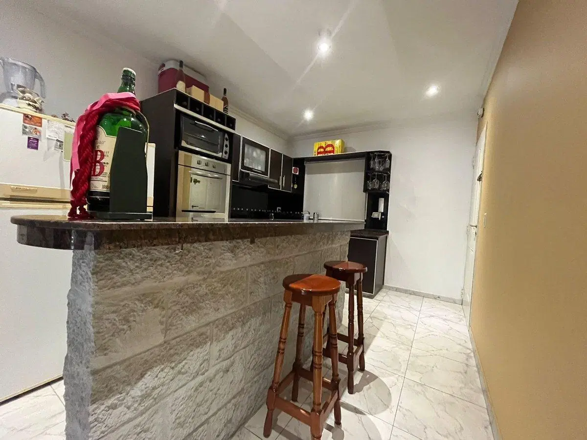 DEPTO EN VENTA 2 AMBIENTES EN VALENTIN ALSINA 2