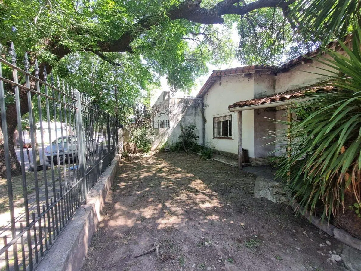 CASA  VENTA 4 AMB COCHERA APTA CREDITO  BURZACO 2