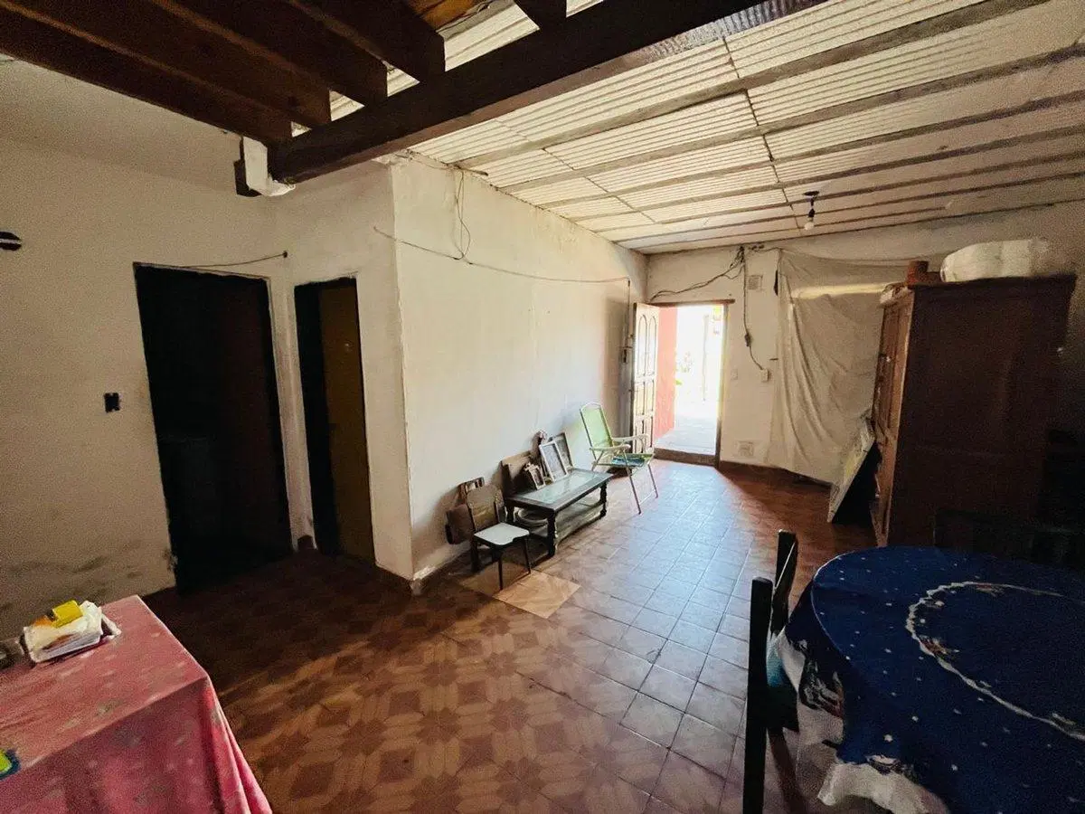 CASA 6 AMBIENTES LOCAL VENTA 2 FAMILIAS CALZADA 5