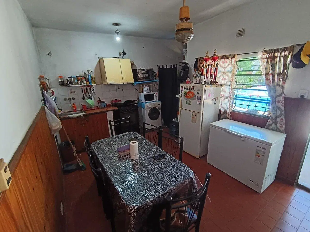 VENTA CASA 3 AMBIENTES CON AMPLIO TERRENO CLAYPOLE 3