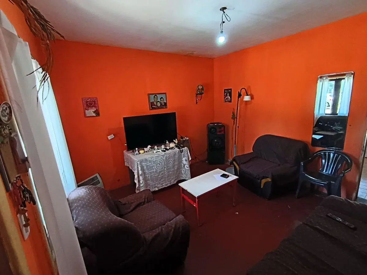 VENTA CASA 3 AMBIENTES CON AMPLIO TERRENO CLAYPOLE 4
