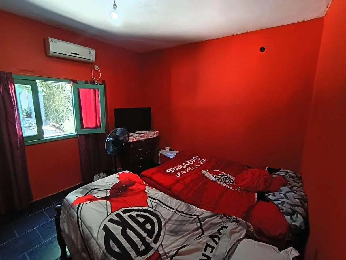 VENTA CASA 3 AMBIENTES CON AMPLIO TERRENO CLAYPOLE 2