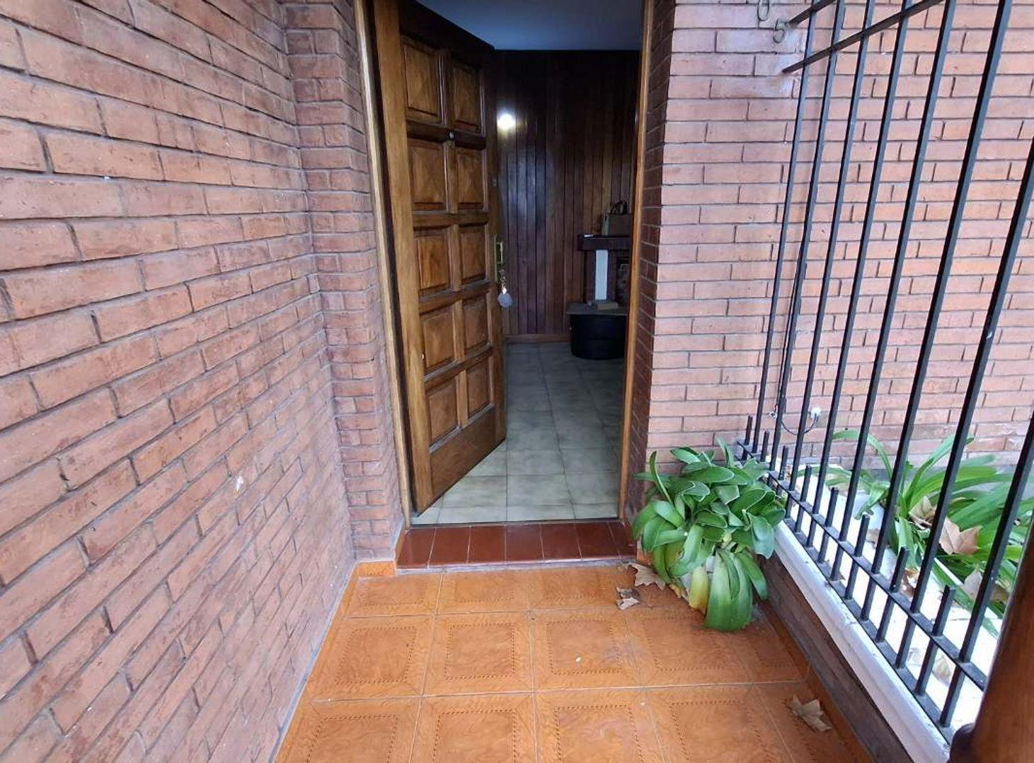 Foto de CASA 5 AMBIENTES VENTA LOMAS A REFACCIONAR, imagen 2