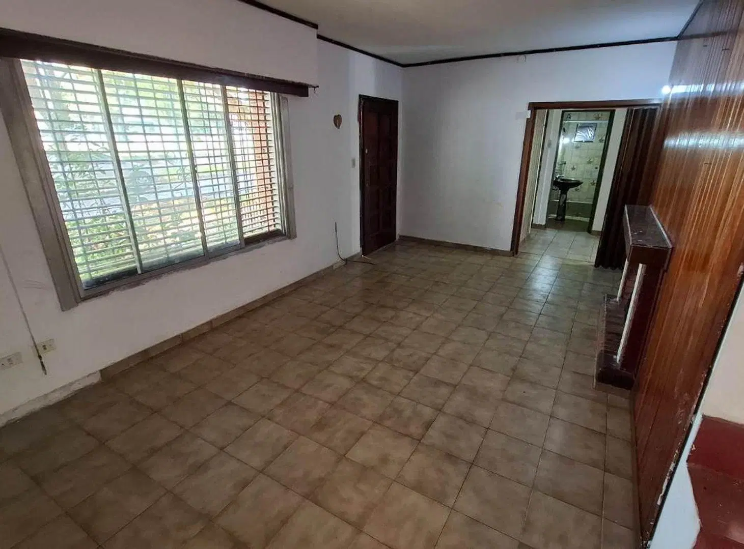 CASA 5 AMBIENTES VENTA LOMAS A REFACCIONAR 4