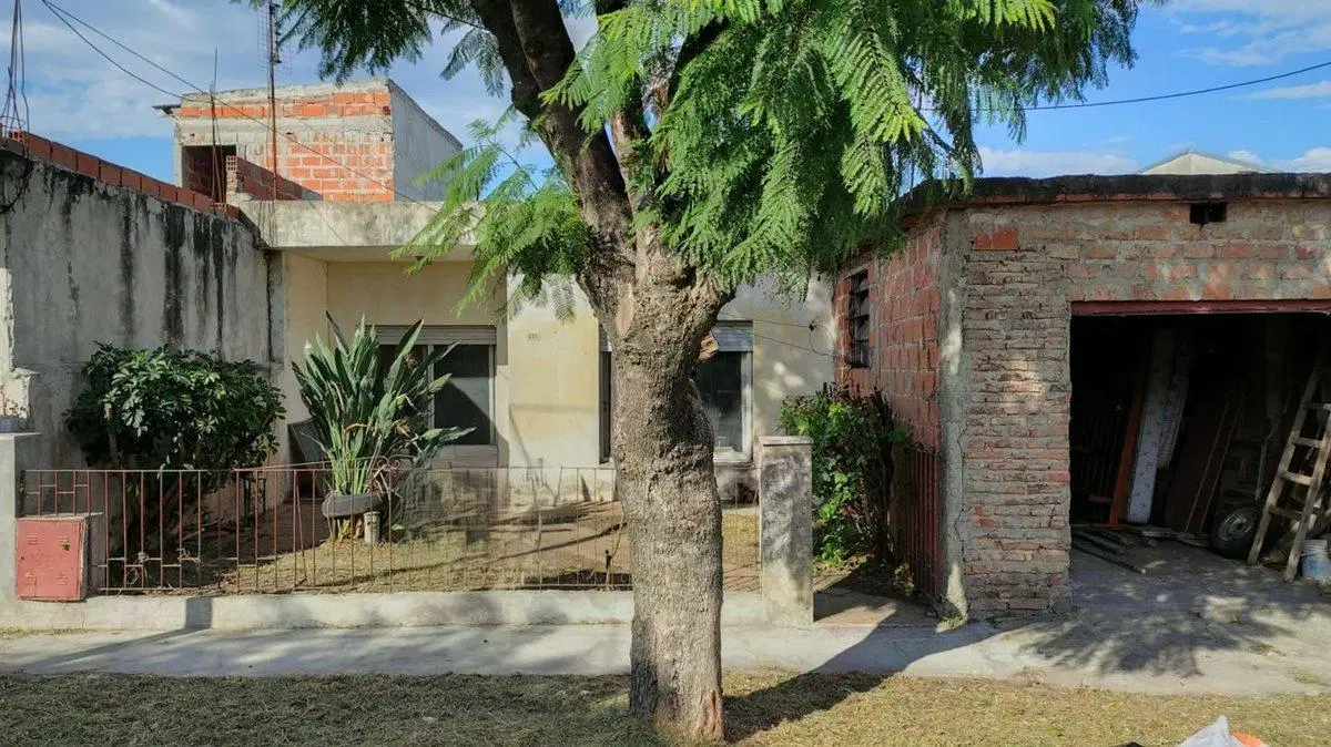 CASA 4 AMBIENTES EN VENTA EN SOURIGUES 2