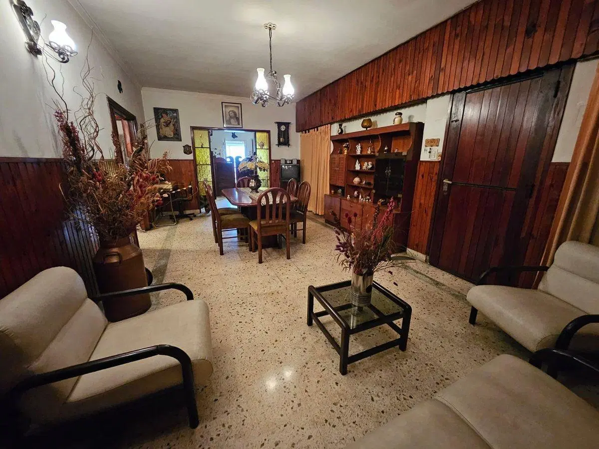 Casa 4 ambientes en venta en Lomas de Zamora 2