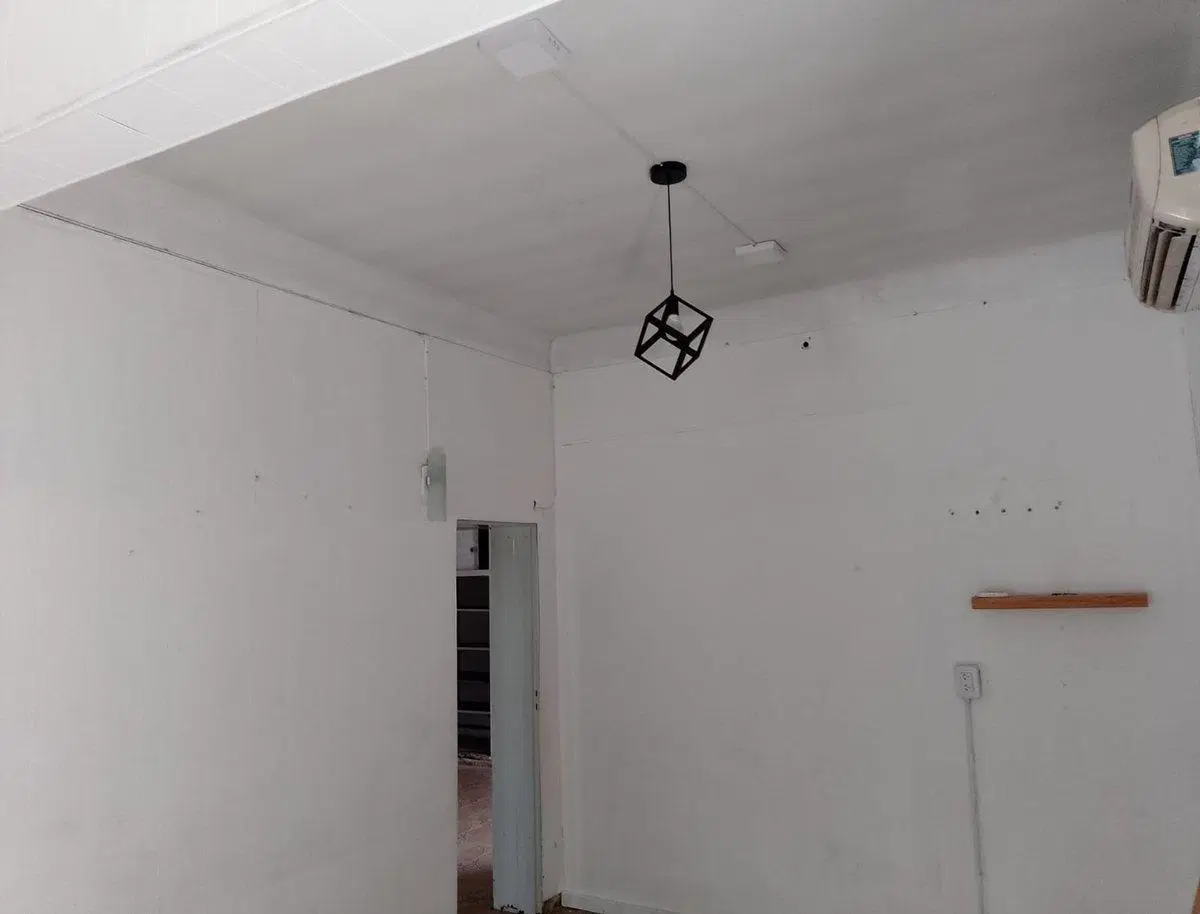 CASA 3 AMB EN VENTA BURZACO  A 2 CUADRAS ESTACIÓN 3