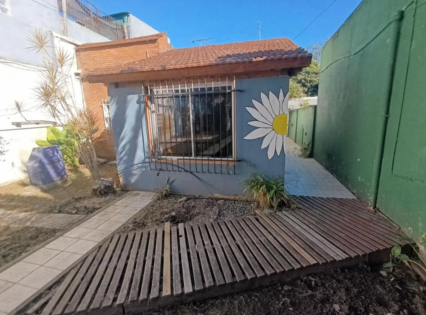CASA 3 AMB EN VENTA BURZACO  A 2 CUADRAS ESTACIÓN 5