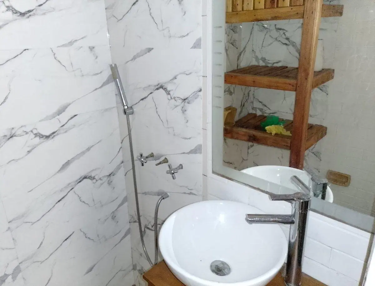 CASA 3 AMB EN VENTA BURZACO  A 2 CUADRAS ESTACIÓN 4