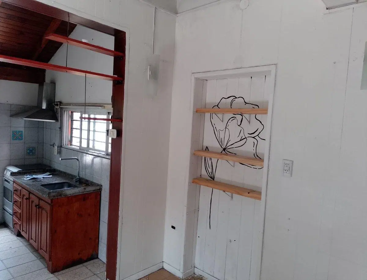 CASA 3 AMB EN VENTA BURZACO  A 2 CUADRAS ESTACIÓN 8