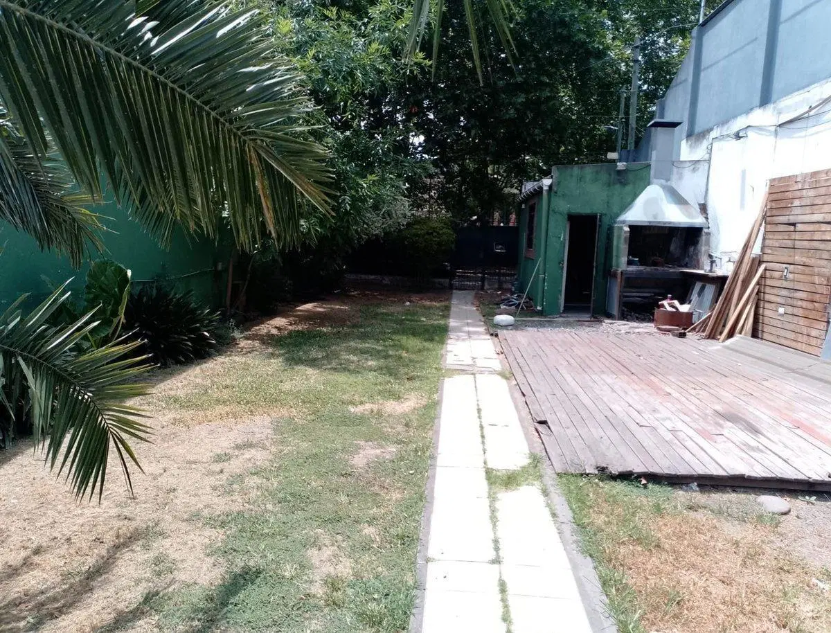 CASA 3 AMB EN VENTA BURZACO  A 2 CUADRAS ESTACIÓN 2