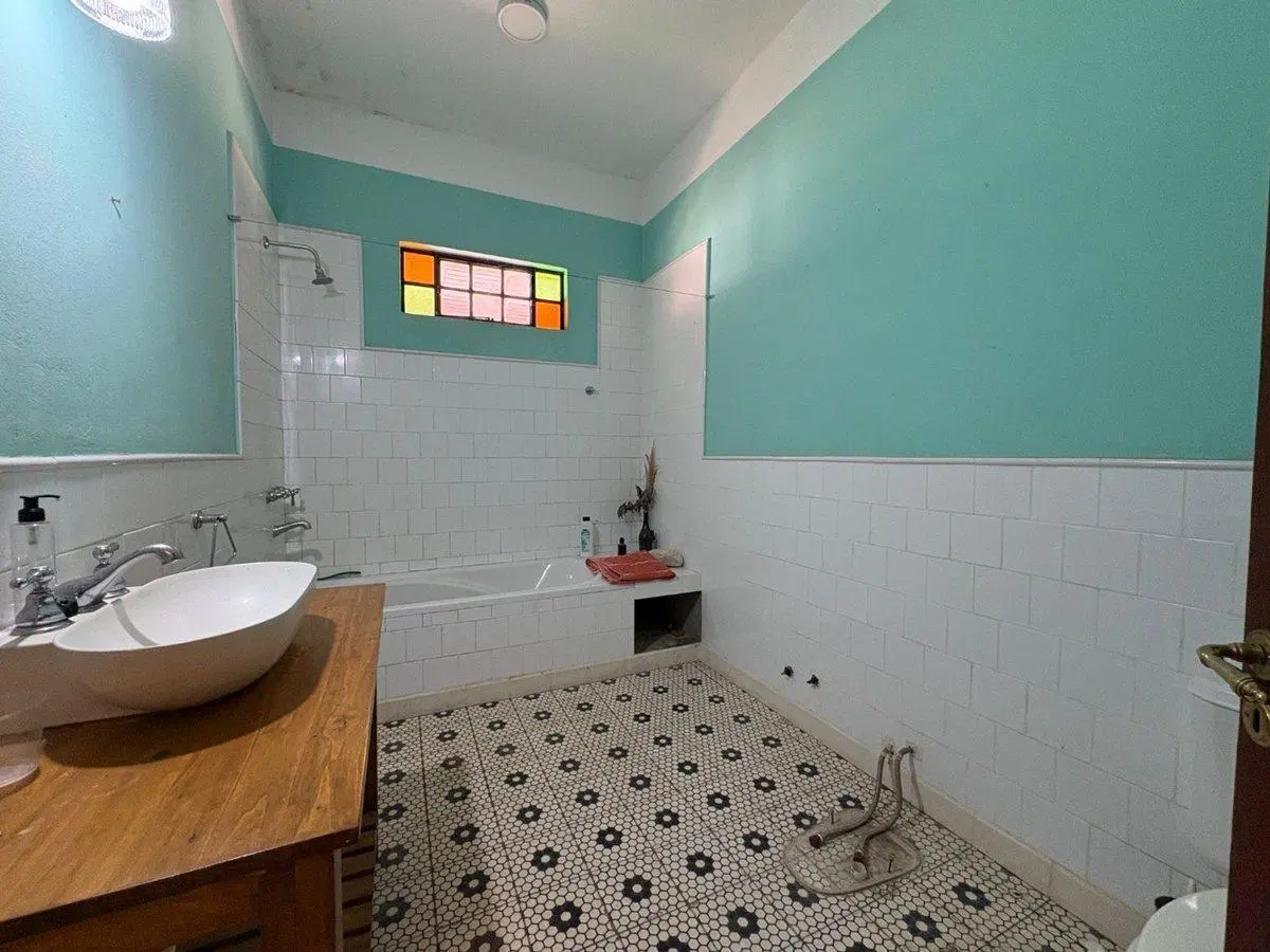 VENTA CASA 4 AMB C/1300M2 Y PILETA- ALEJANDRO KORN 5