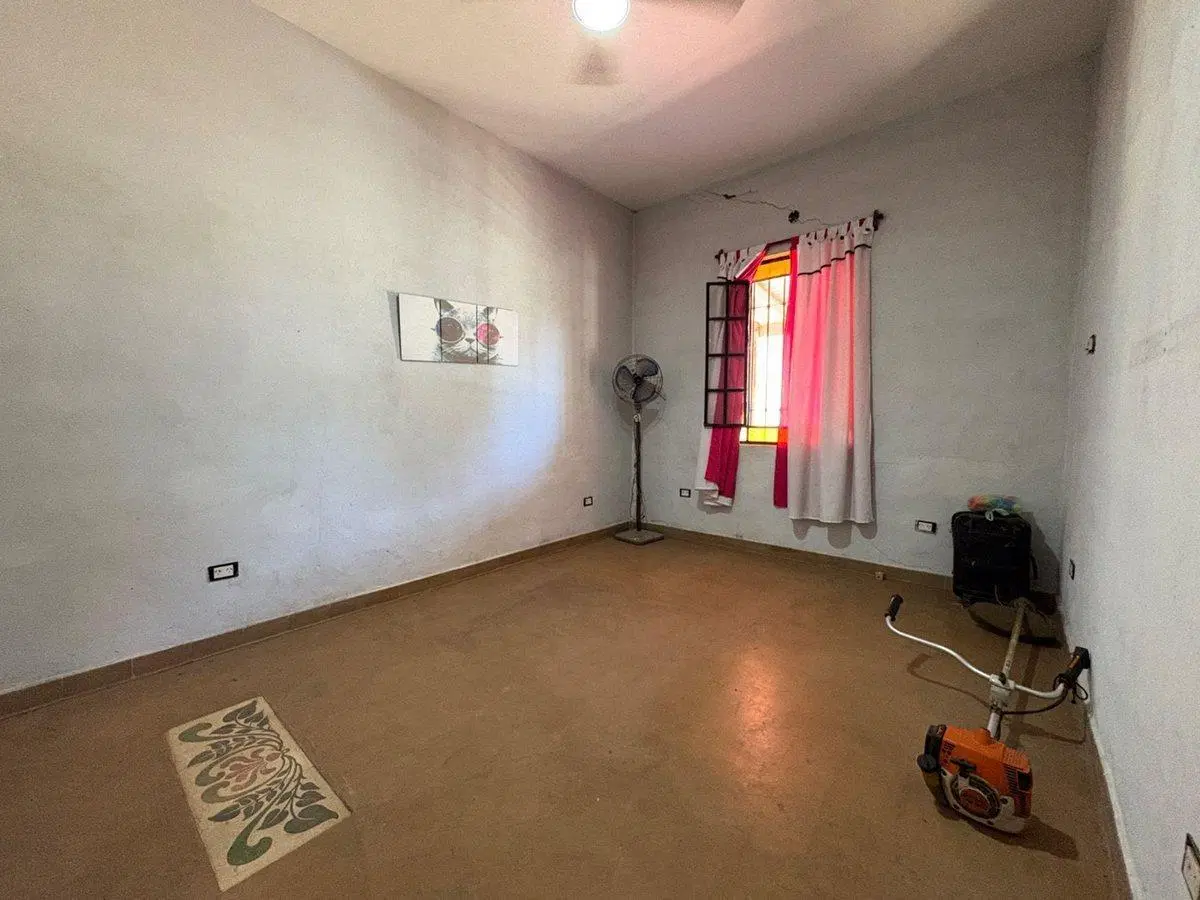 VENTA CASA 4 AMB C/1300M2 Y PILETA- ALEJANDRO KORN 3