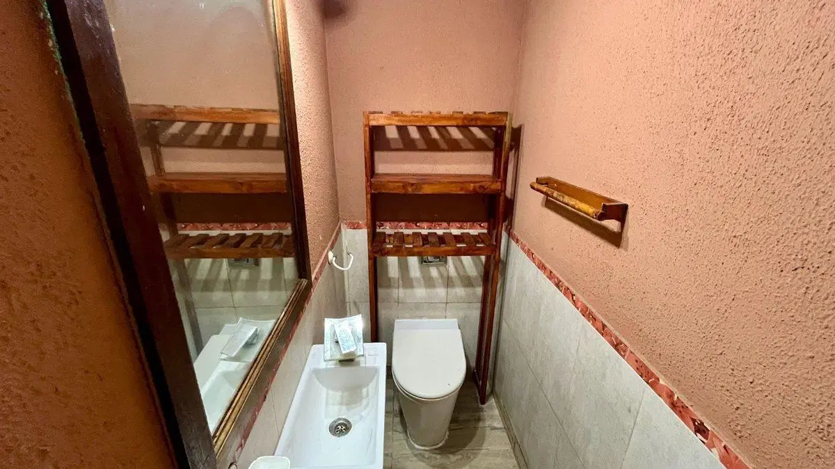CASA 5 AMBIENTES EN VENTA TEMPERLEY CON JARDIN 8