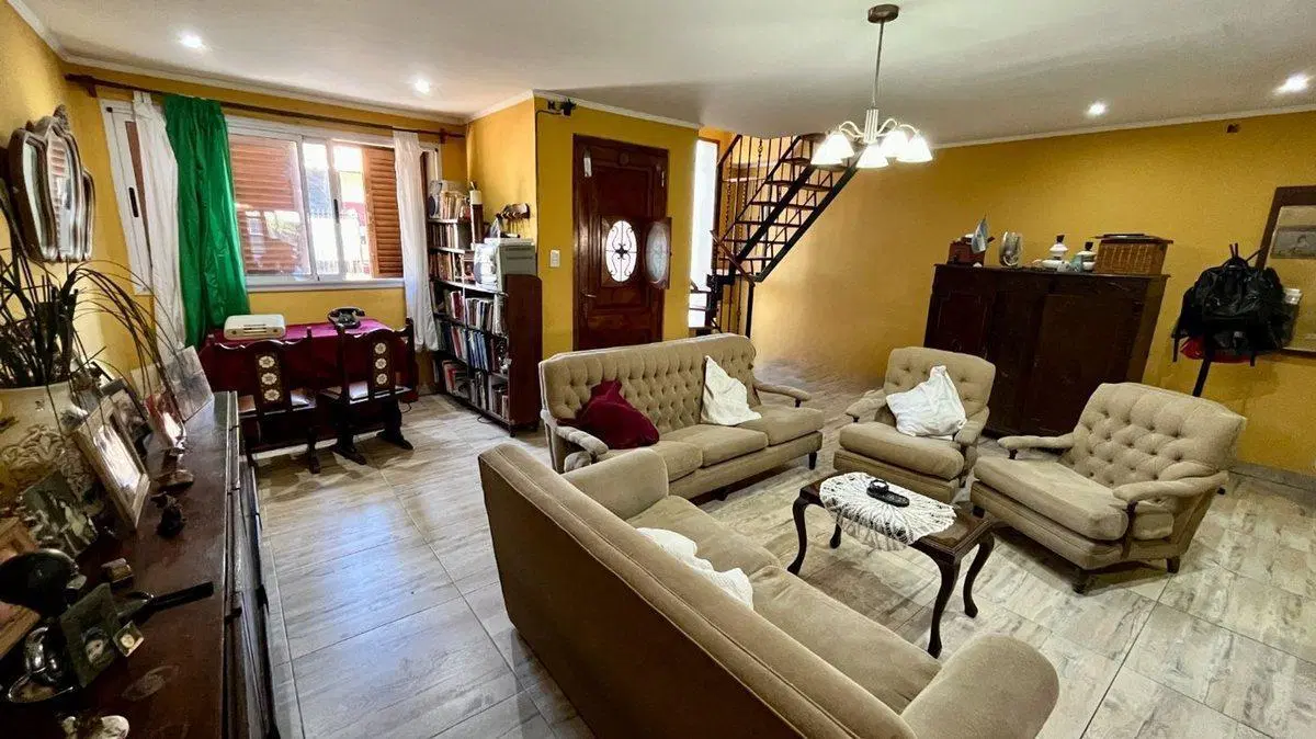 CASA 5 AMBIENTES EN VENTA TEMPERLEY CON JARDIN 5