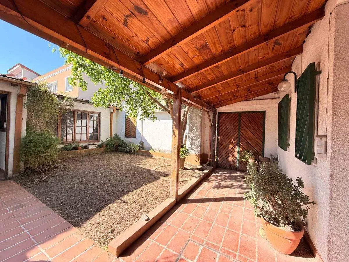 CASA VENTA 4 AMBIENTES JARDIN Y QUINCHO ADROGUE 3