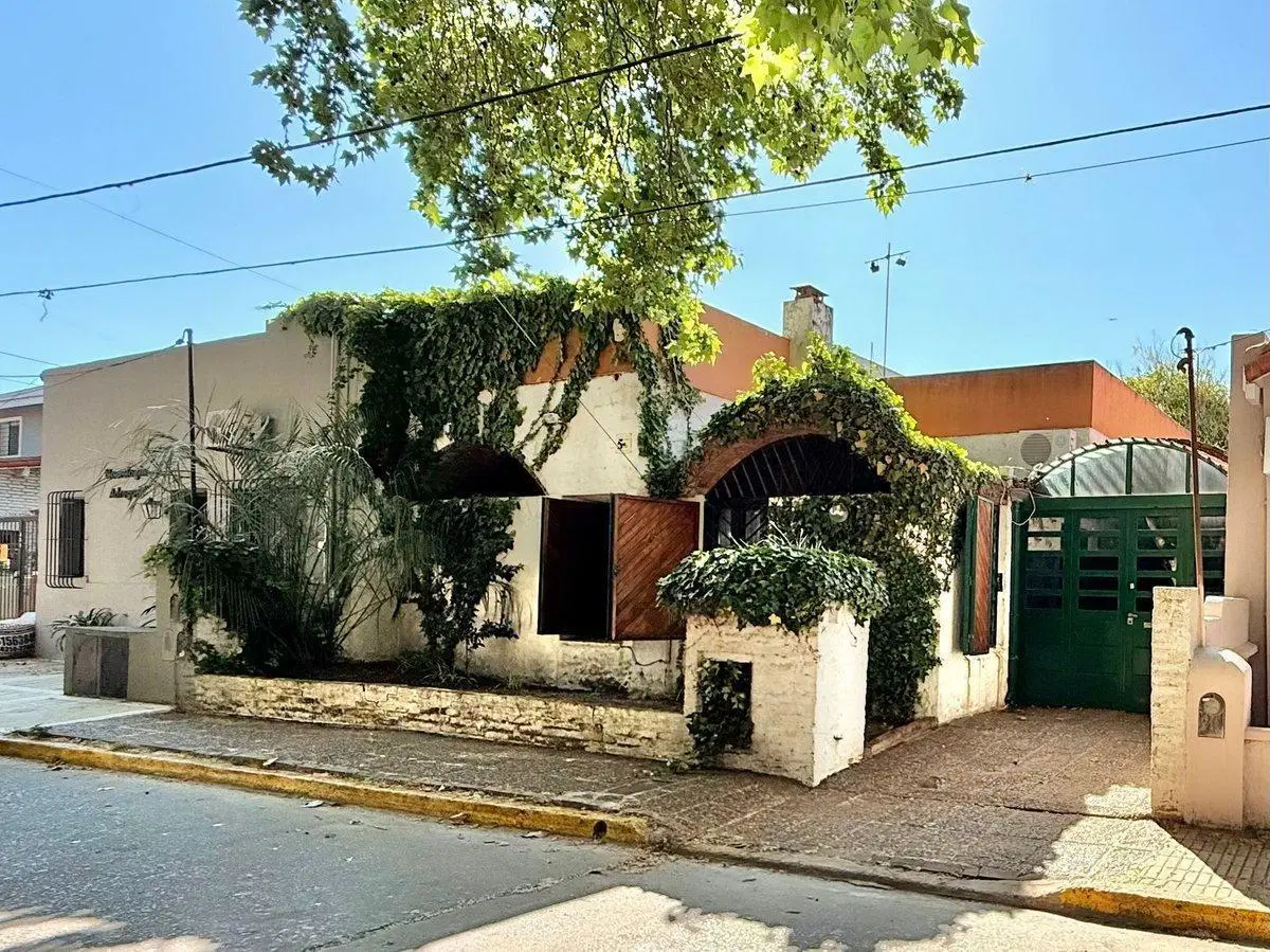 CASA VENTA 4 AMBIENTES JARDIN Y QUINCHO ADROGUE 4