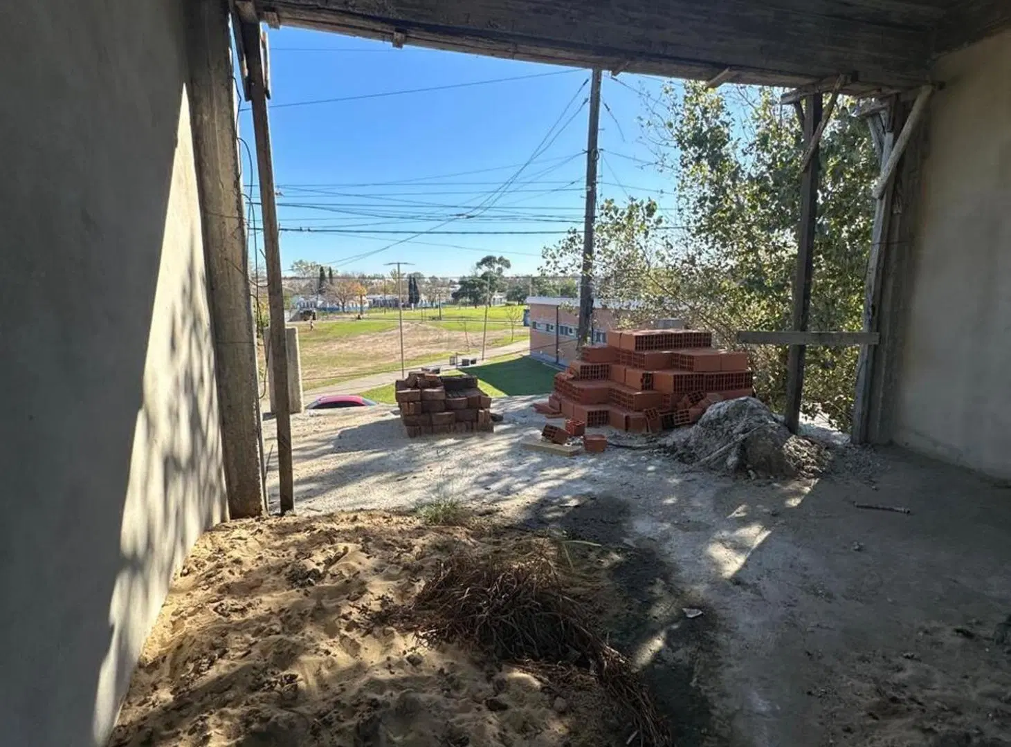 LOTE EN VENTA CON MEJORAS EN DON ORIONE 2