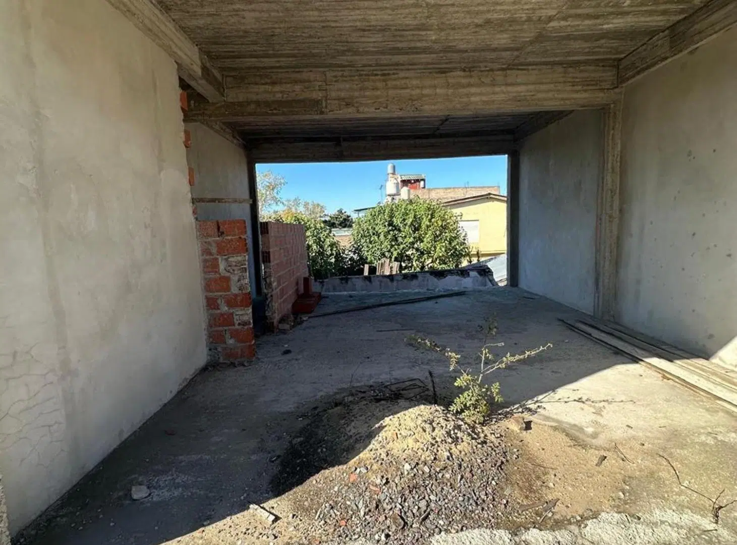 LOTE EN VENTA CON MEJORAS EN DON ORIONE 5
