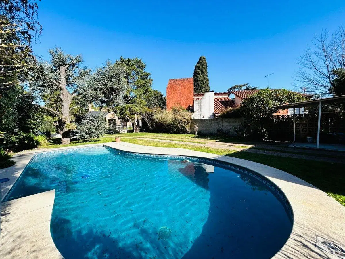 Casa 7 ambientes con parque y pileta venta Burzaco 5