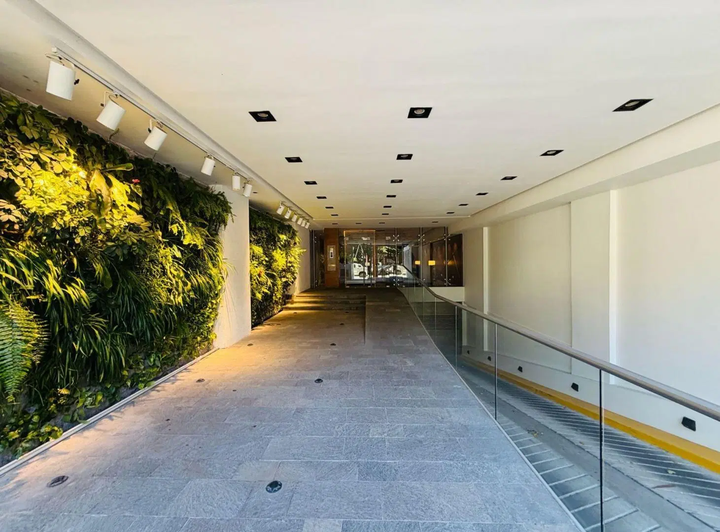 Depto 3 ambientes con cochera y patio venta Lomas 5