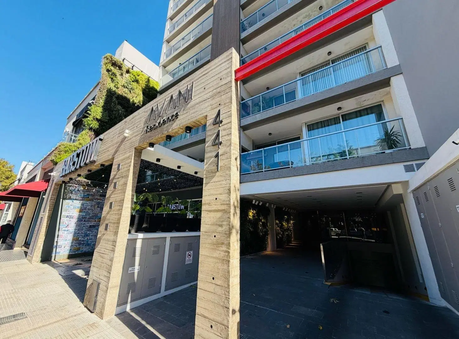 Depto 3 ambientes con cochera y patio venta Lomas 4
