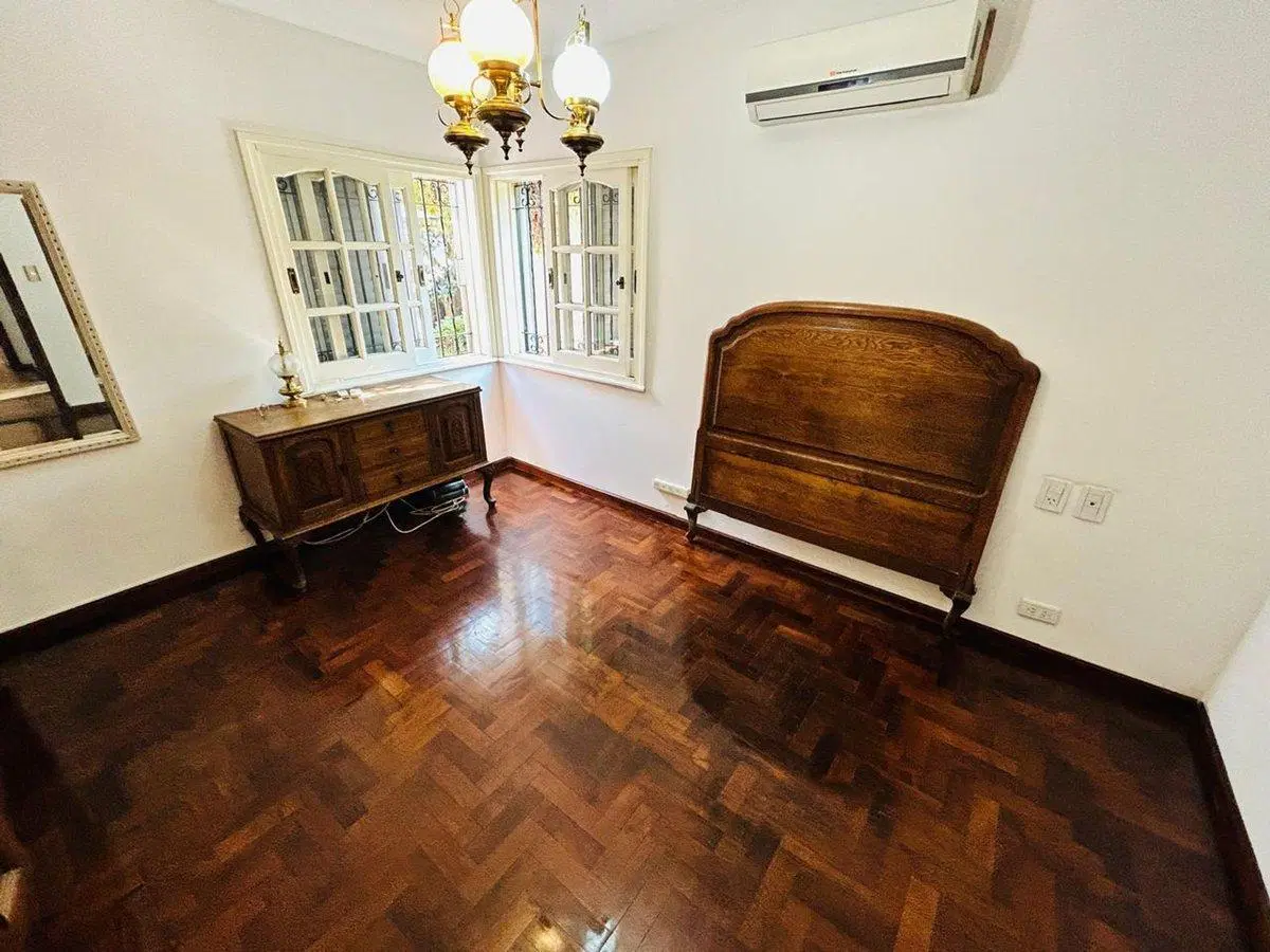 Casa de 7 ambientes 5 habitaciones venta Temperley 2