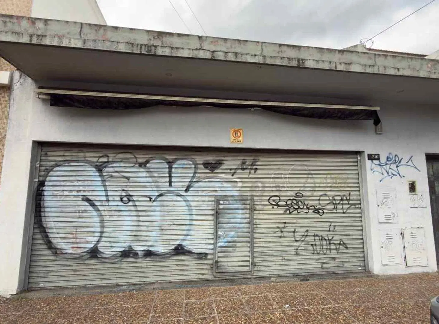 VENTA LOCAL o DEPOSITO BANFIELD Tucumán y Larroque 3