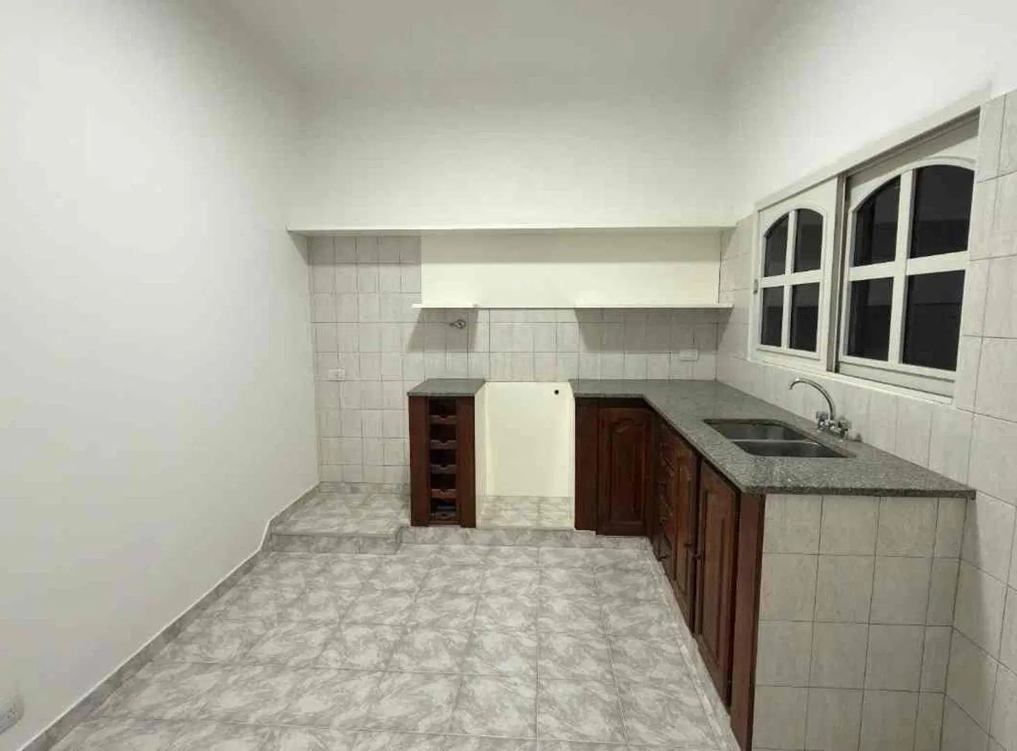 CASA EN VENTA 3 AMB CON COCHERA Y PATIO BANFIELD 8