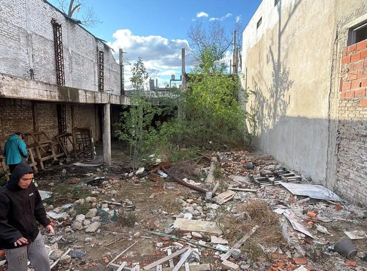 VENTA LOTE DE TERRENO AMPLIO EN LOMAS  DE ZAMORA 4