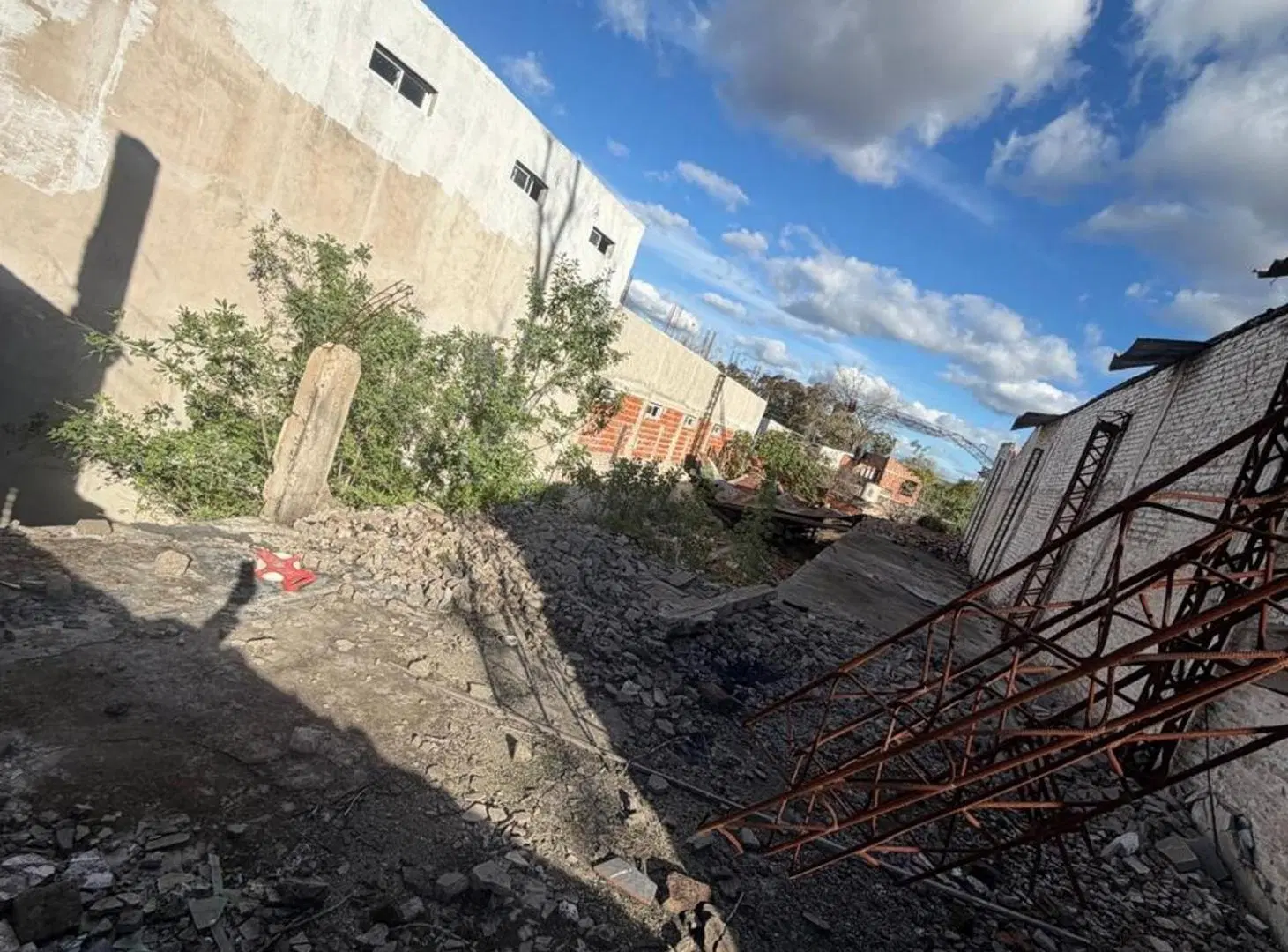 VENTA LOTE DE TERRENO AMPLIO EN LOMAS  DE ZAMORA 3