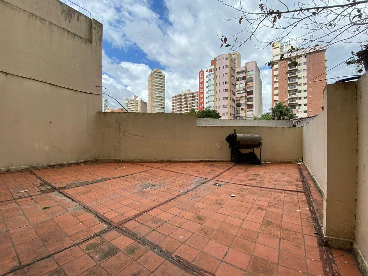 Depto ALQUILER 3 ambientes con patio Lomas 5