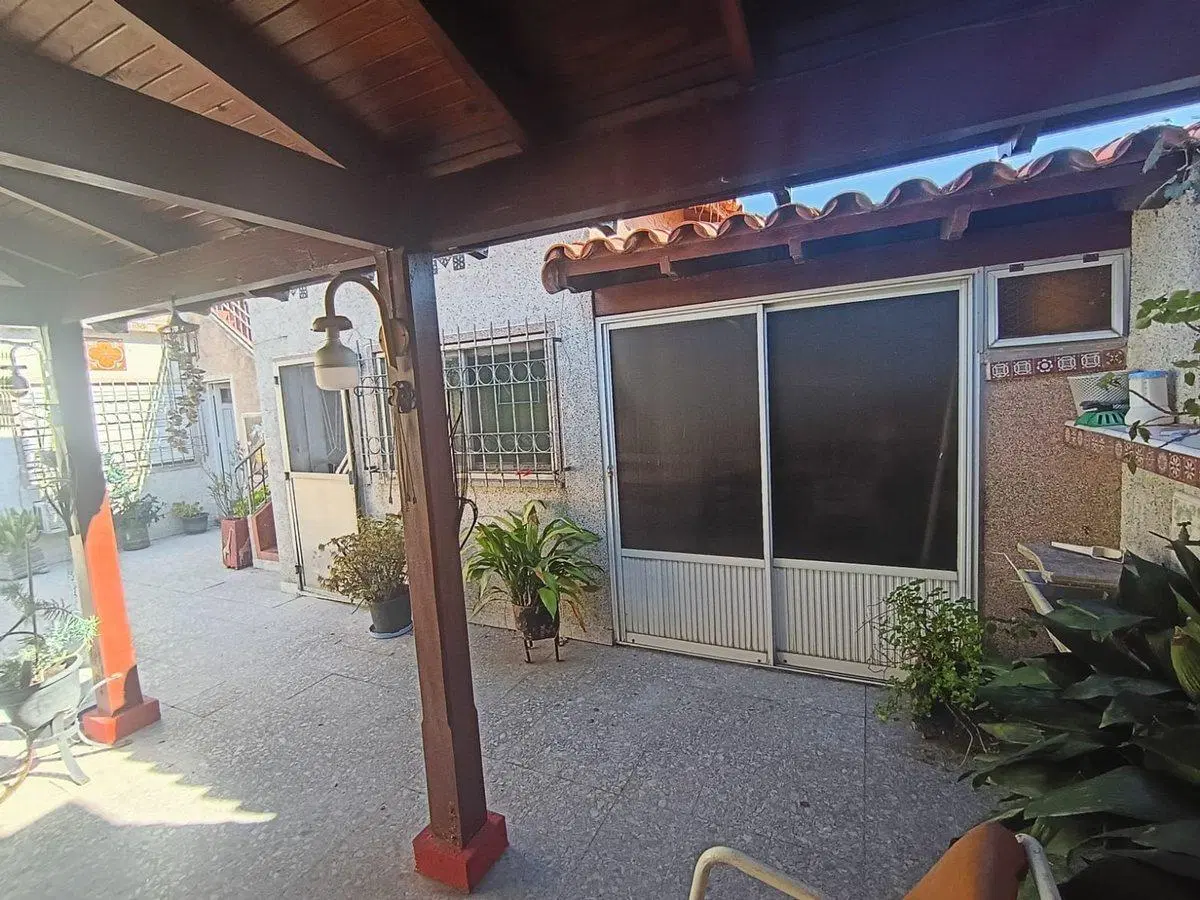 CASA EN VENTA 3 AMB CON DEPTO Y QUINCHO LAVALLOL 4