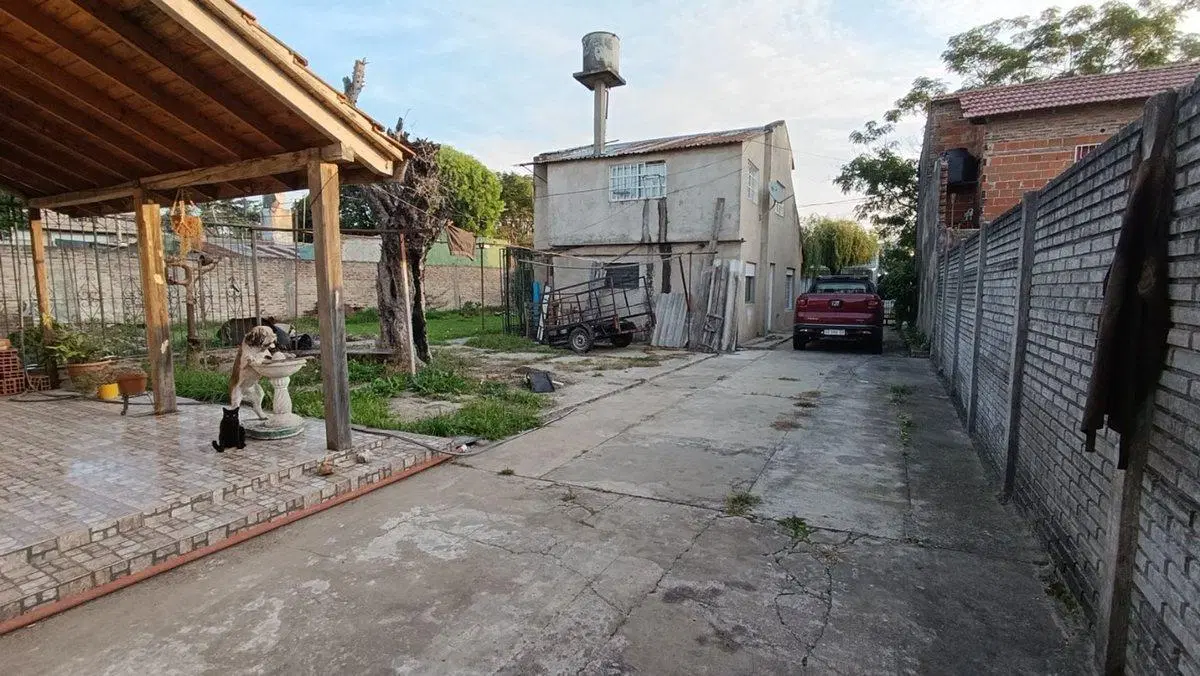 Venta de dos casas en Llavallol y lote 5