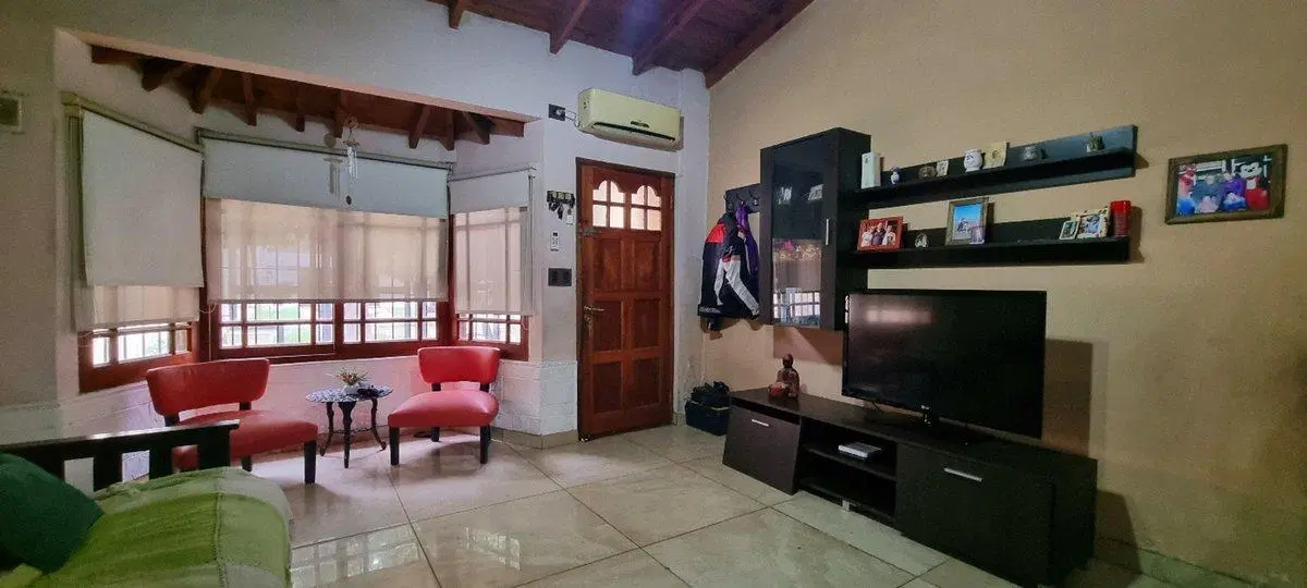 CASA 2 DORMITORIOS VENTA BANFIELD CON FONDO 8