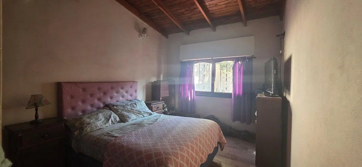 CASA 2 DORMITORIOS VENTA BANFIELD CON FONDO 3