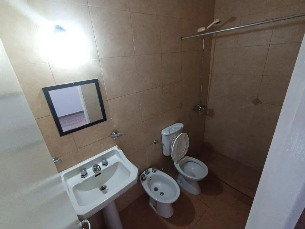 ALQUILER DEPARTAMENTO CON COCHERA Y PATIO GUILLON 2