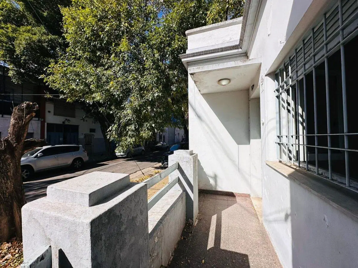 CASA VENTA 3 AMB + DEPARTAMENTO V LYNCH A RECICLAR 5