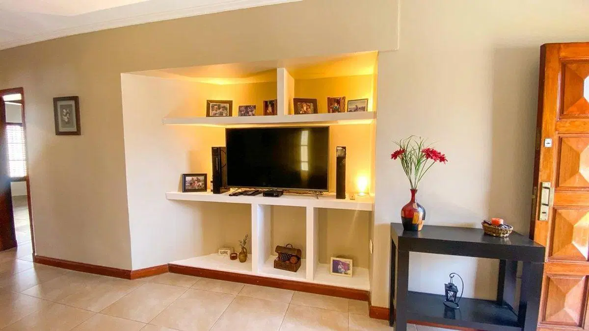 VENTA CHALET A METROS DE ESTACION BURZACOY AVENIDA 8