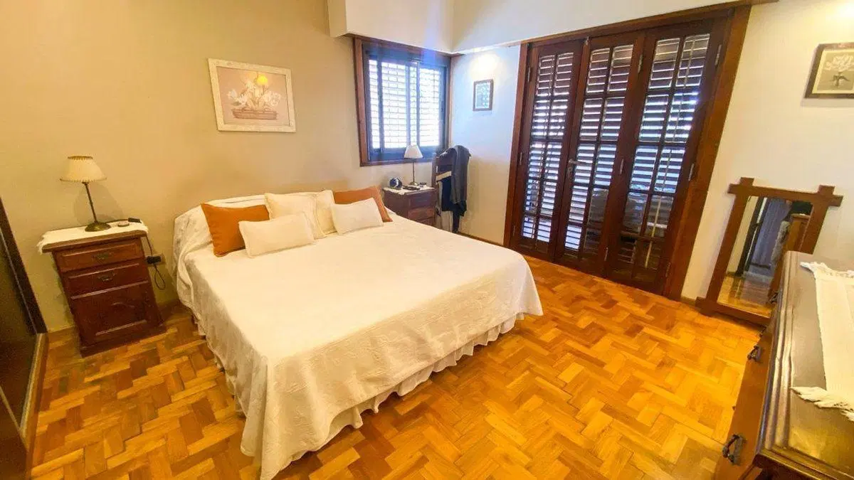 VENTA CHALET A METROS DE ESTACION BURZACOY AVENIDA 4