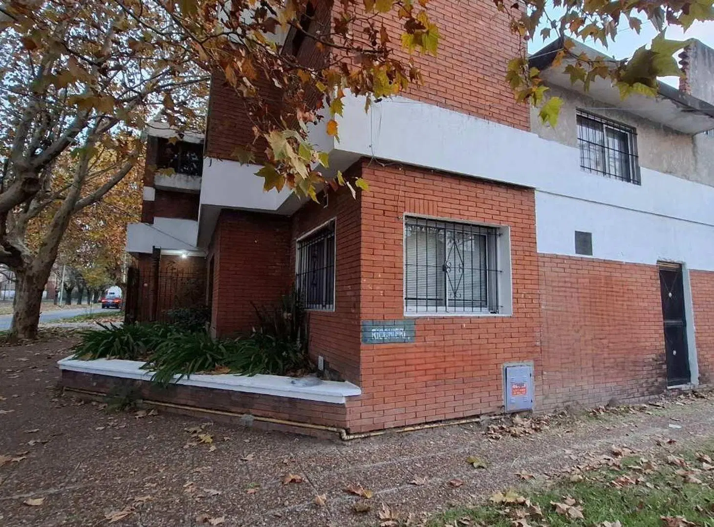 CASA 5 AMBIENTES VENTA LOMAS A REFACCIONAR 3